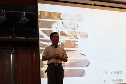 说明: C:\Users\Administrator\Desktop\10.17新生教育照片\10月17日新生教育会\10+-17++--+·+¦+²+ß\+˜+ß¦í\tmp_18759f9cbdc1b86de420fdc1369731aa.jpg